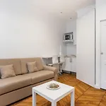 Superbe Studio a 5 mn de la TOUR EIFFEl à PIED IDEAL Touristes et professionnel moins 15pourcents sur les longs séjours